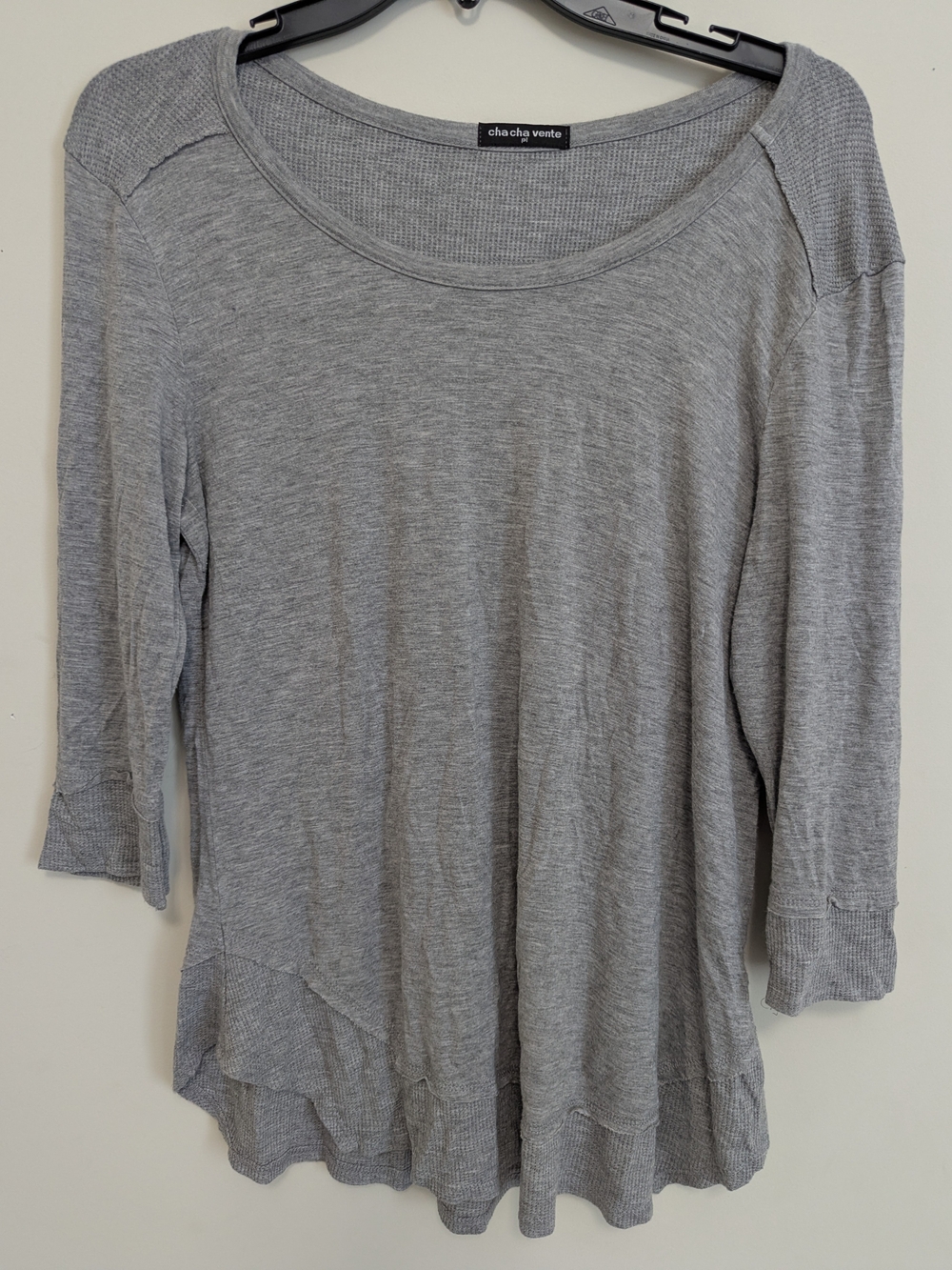 cha cha vente Gray Women's Scoop Neck Knit Top